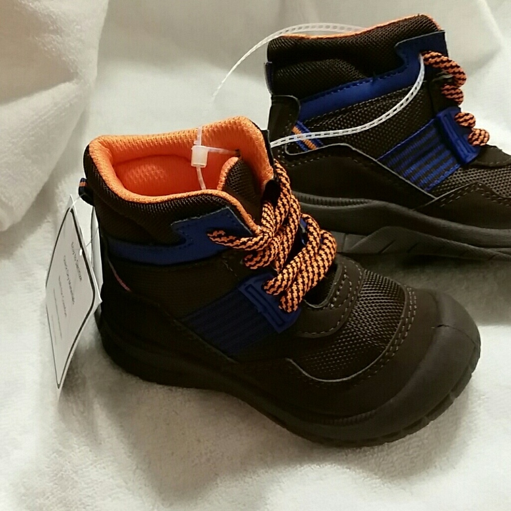 OSHKOSH Boots size 7 (toddler)
